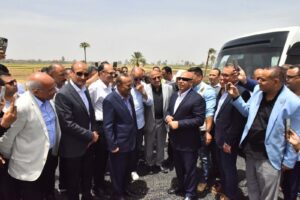 وزير النقل ومحافظ أسيوط يشهدان التشغيل التجريبي للمرحلتين من محور ديروط