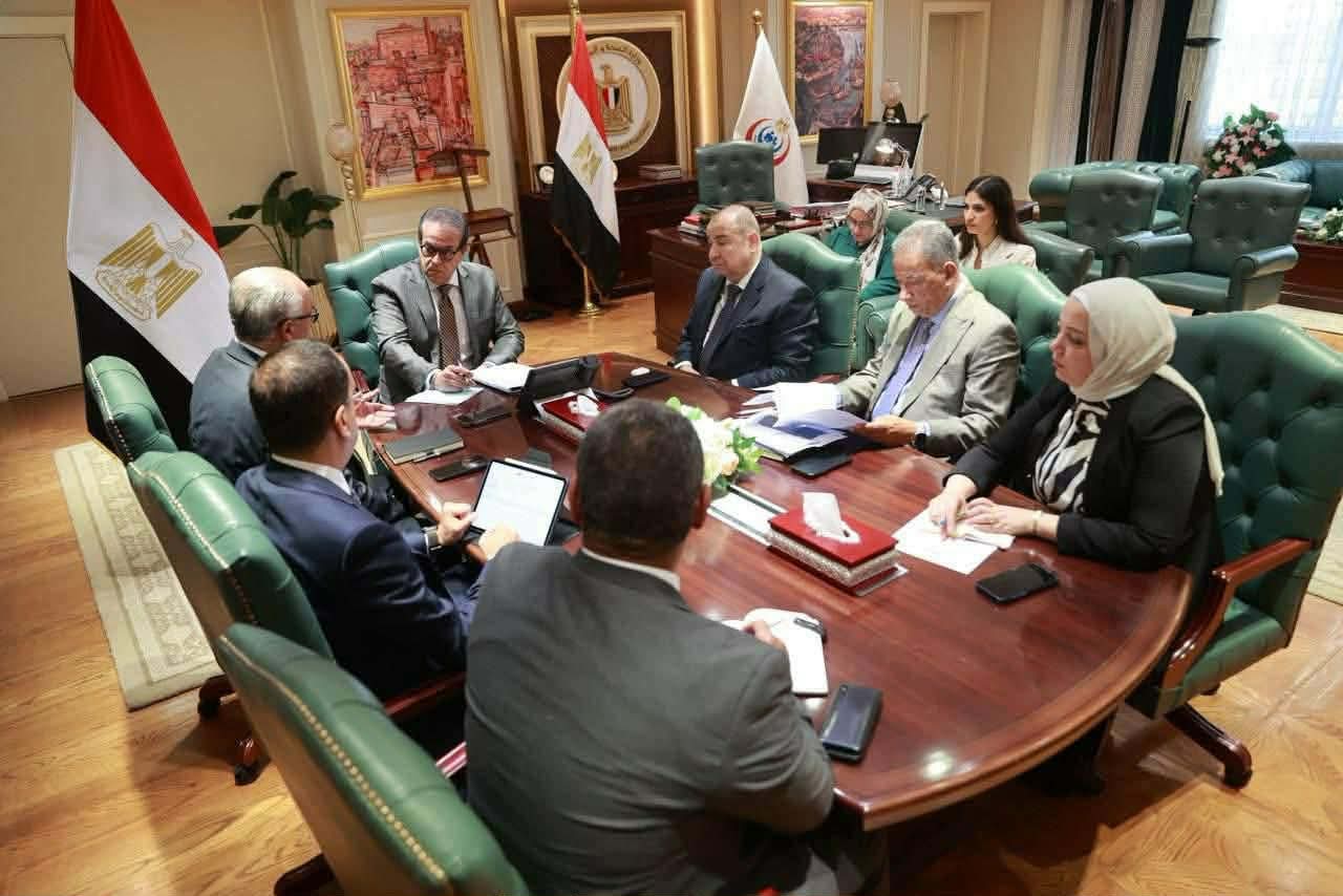 وزير الصحة يبحث تعزيز توطين صناعة الدواء وزيادة الإنتاج المحلي