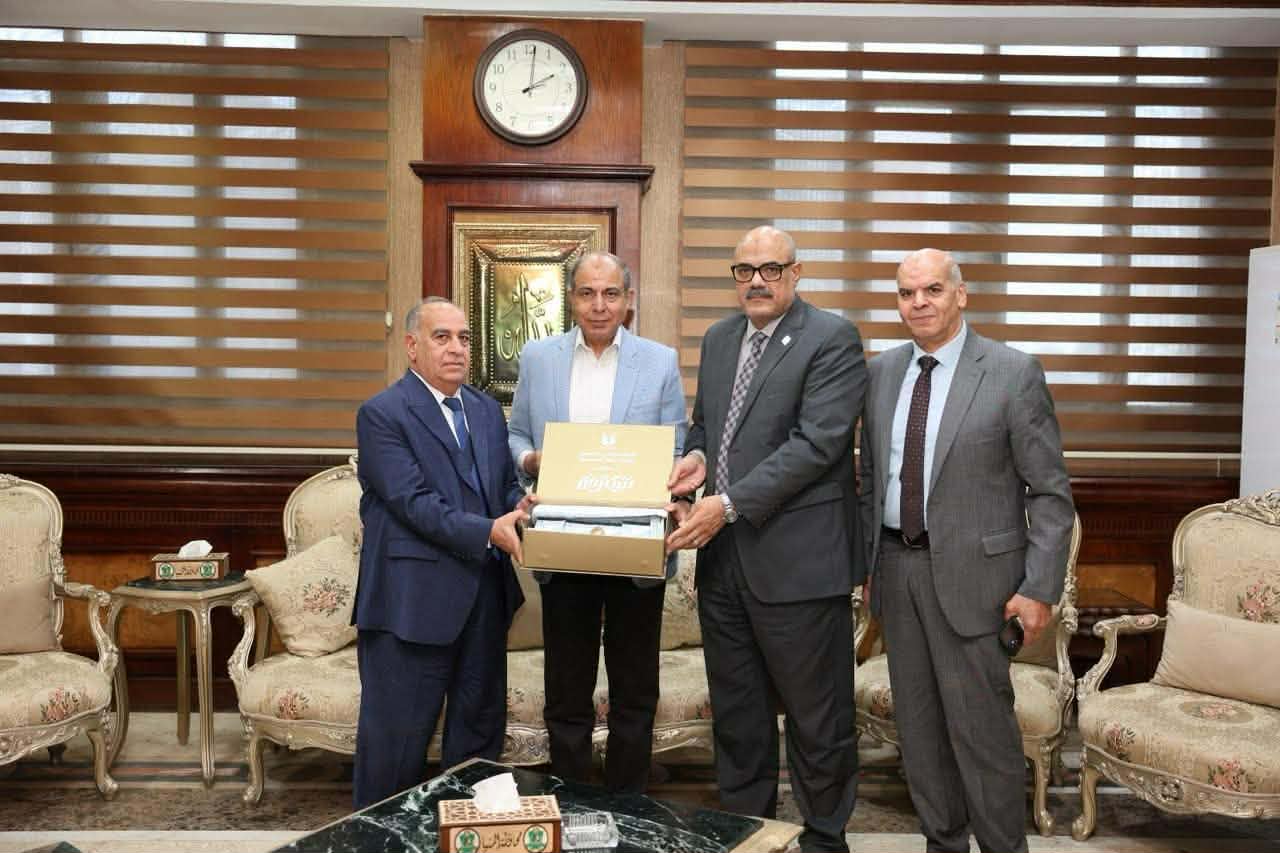 محافظ المنيا يبحث مع البنك الزراعي سبل التعاون في تنفيذ مبادرات خدمية