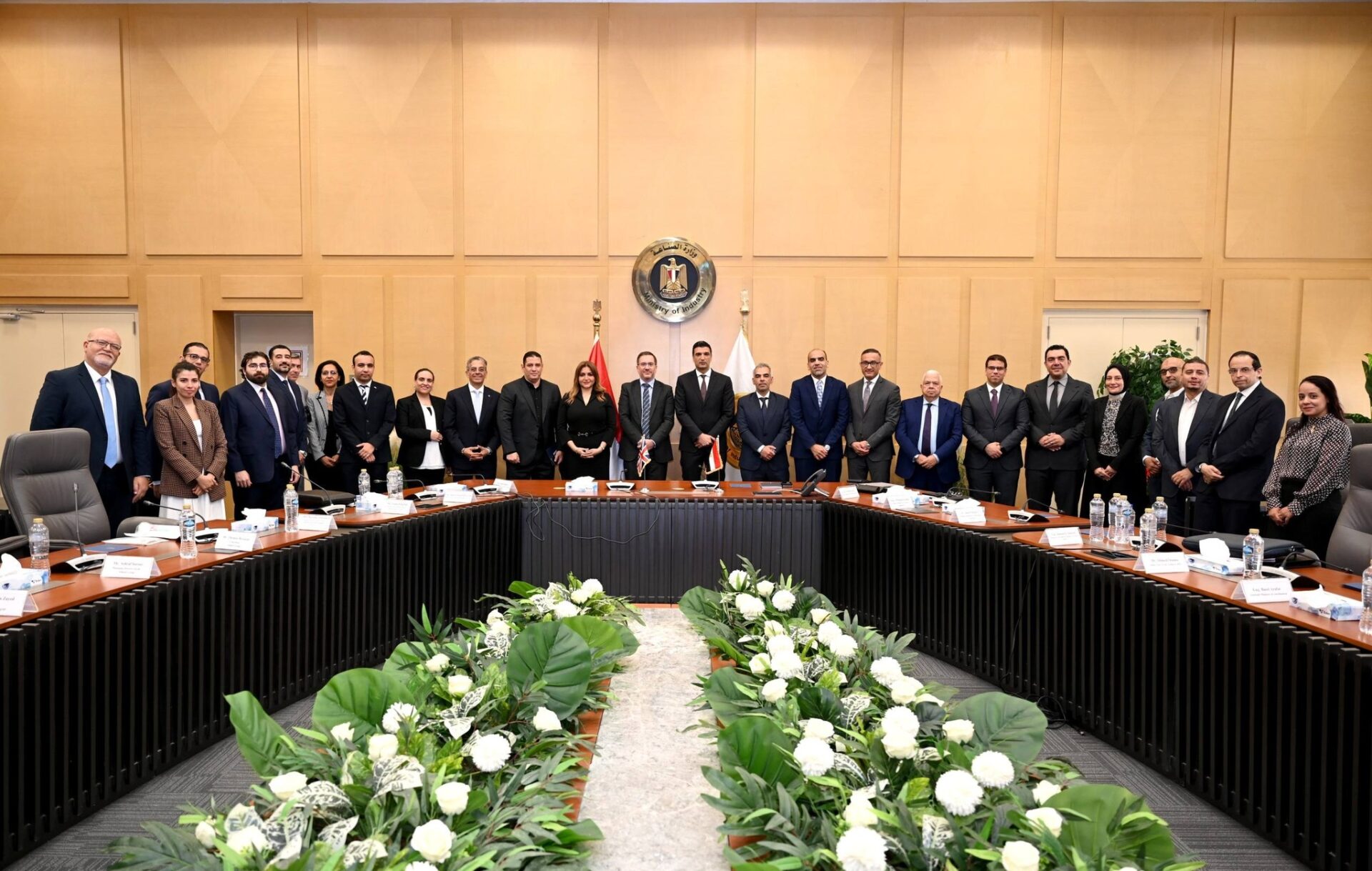 وزارة الصناعة تستضيف مائدة مستديرة للشركات البريطانية العاملة في مصر
