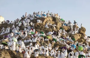 الحج: ضيوف الرحمن يستكملون مناسكهم يوم النحر بقلوب عامرة بالفرح والتكبير