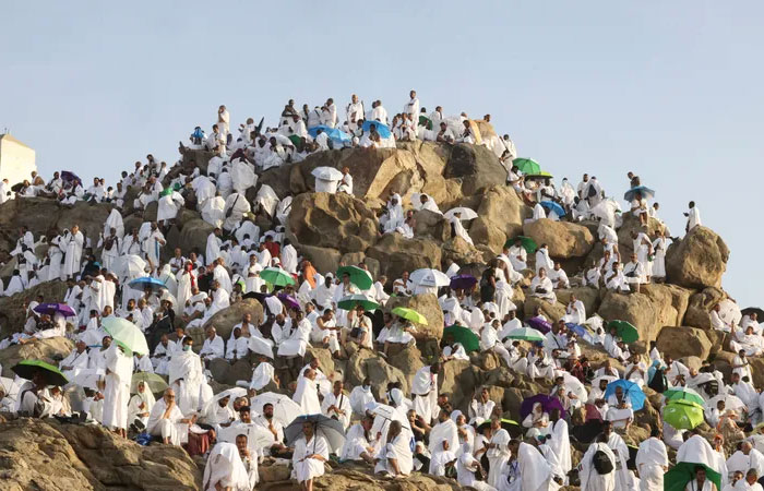 الحج: ضيوف الرحمن يستكملون مناسكهم يوم النحر بقلوب عامرة بالفرح والتكبير
