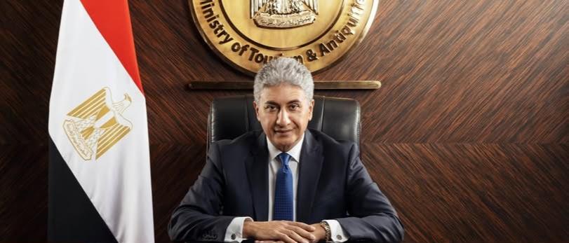 وزير السياحة والآثار يتابع استعدادات تصعيد الحجاج إلى عرفات