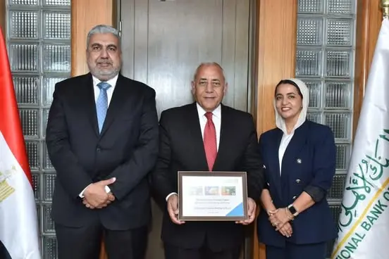 لأول مرة في القطاع.. نسخة صديقة للبيئة من بطاقة “ميزة” من البنك الأهلي