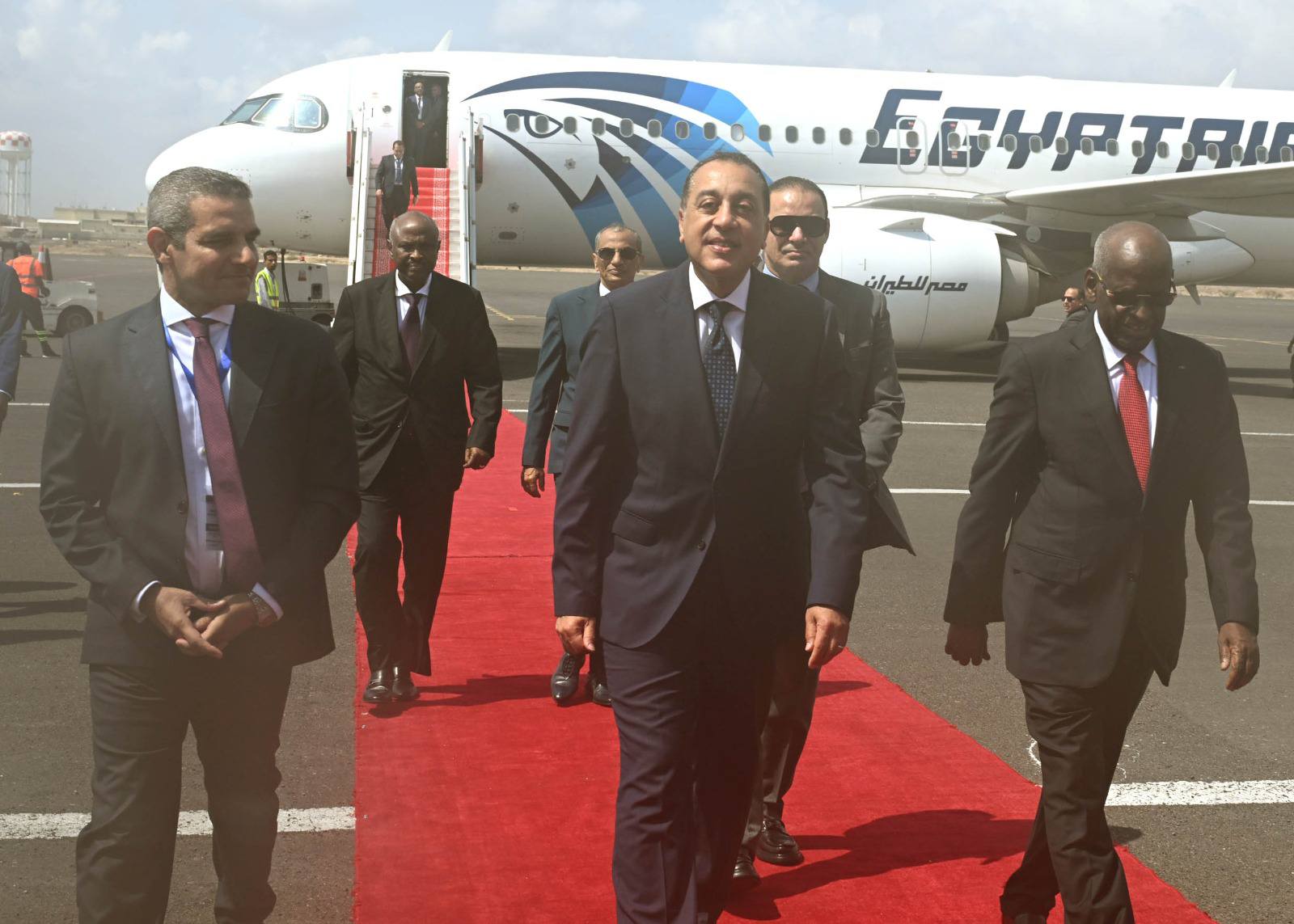 رئيس الوزراء يمثل الرئيس السيسي في مراسم تنصيب رئيس جيبوتي