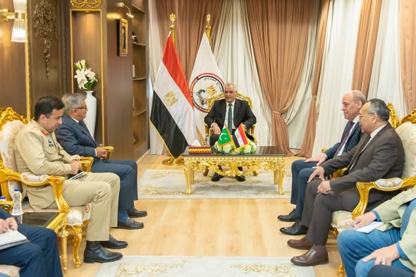 الإنتاج الحربي يبحث تعزيز التعاون الدفاعي مع باكستان واستعراض فرص نقل التكنولوجيا