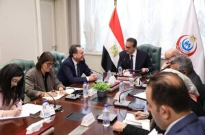 وزير الصحة والسفير الفرنسي يبحثان تعزيز علاج أطفال فلسطين المصابين بالأورام