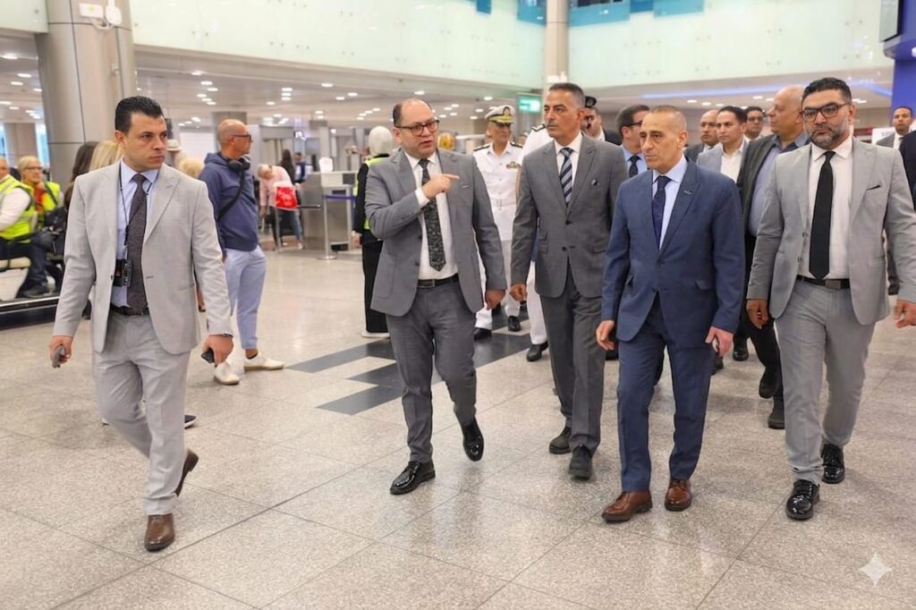 اللجنة العليا للتفتيش الأمني والبيئي تُجري جولة تفقدية بمطار القاهرة الدولي لمتابعة كفاءة التشغيل