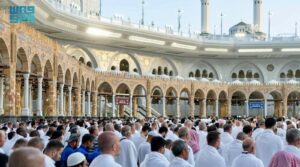 بأجواء روحانية.. جموع المصلين يؤدون صلاة عيد الأضحى المبارك في المسجد الحرام