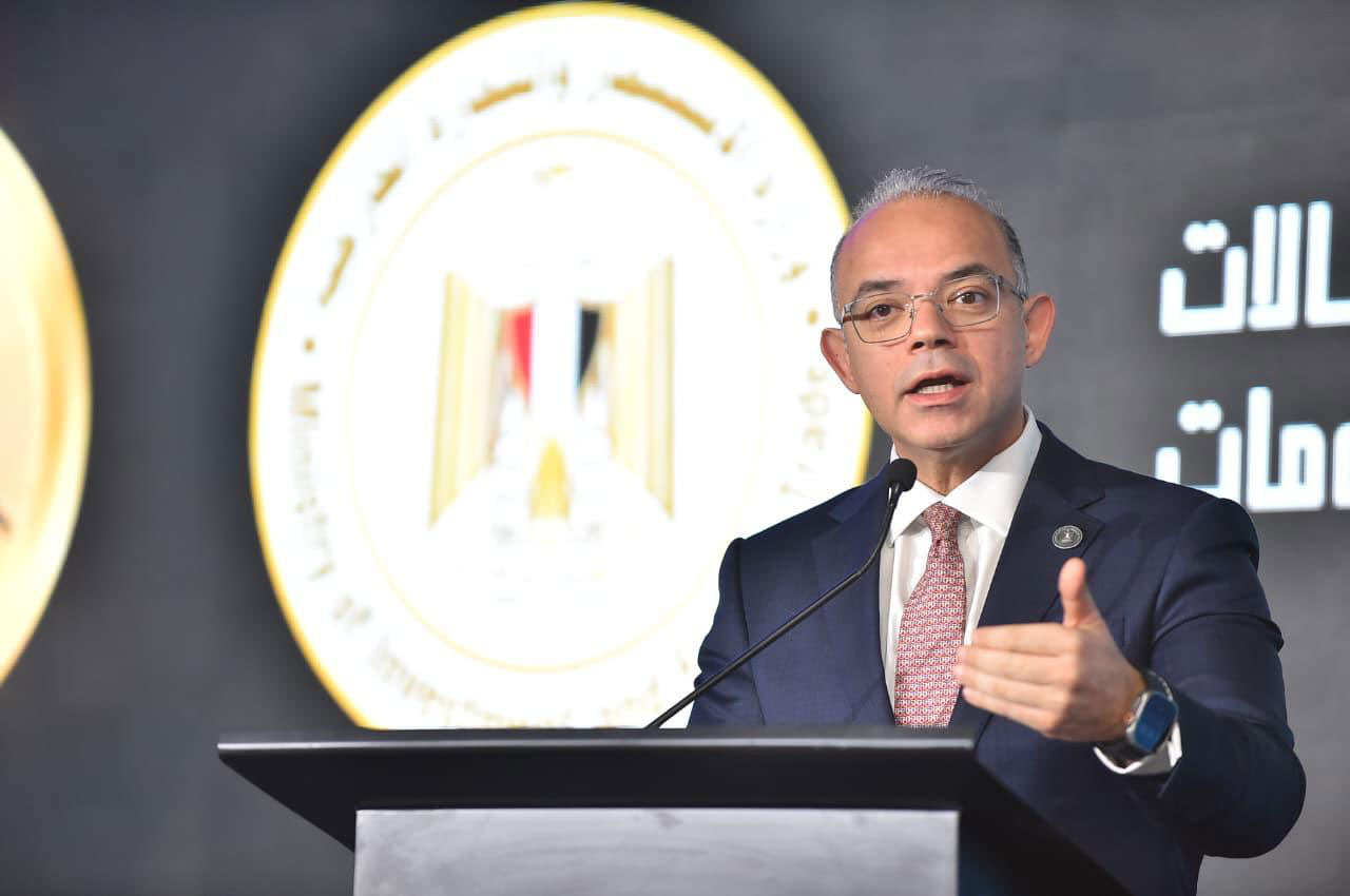 وزير الاستثمار يدشن البوابة الإلكترونية والنظام المميكن لخدمات التحقق والمصادقة البيئية