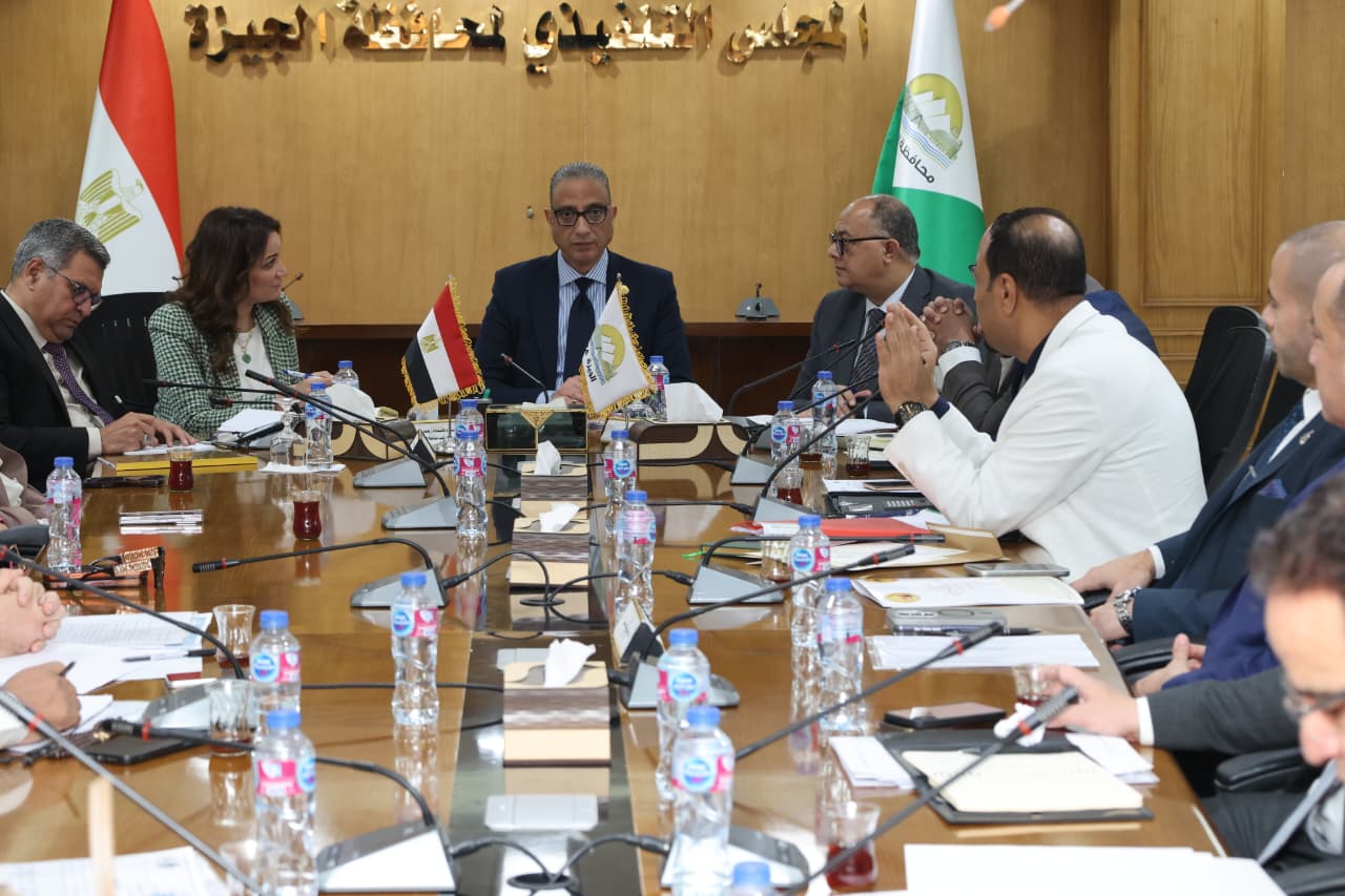 محافظ الجيزة يجتمع بأعضاء مجلسي النواب والشيوخ لمتابعة خطط التنمية