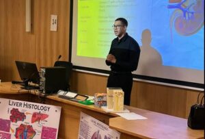 جامعة القاهرة الأهلية تستعرض إبداعات طلاب الطب البيطري