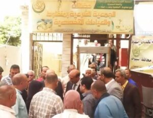 منح وحدة سكنية لسيدة غير قادرة بمساكن الأسر الأولى بالرعاية بمنفلوط في أسيوط