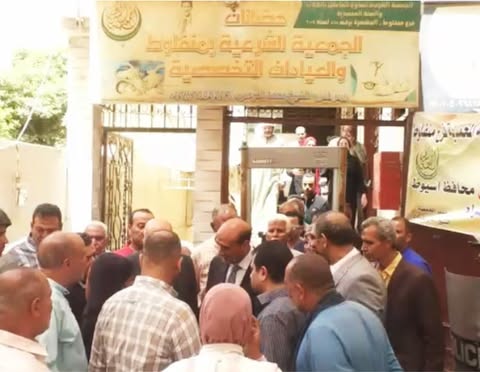 منح وحدة سكنية لسيدة غير قادرة بمساكن الأسر الأولى بالرعاية بمنفلوط في أسيوط