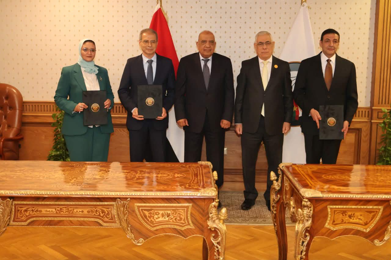 توقيع برتوكول تعاون بين القابضة والمصرية لنقل الكهرباء وبين معهد البحوث الجنائية والتدريب