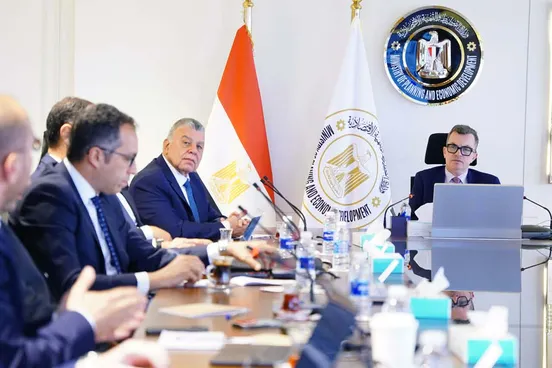 التخطيط تبحث تعزيز المدفوعات الإلكترونية ودعم التحول الرقمي بالشراكة مع القطاع الخاص