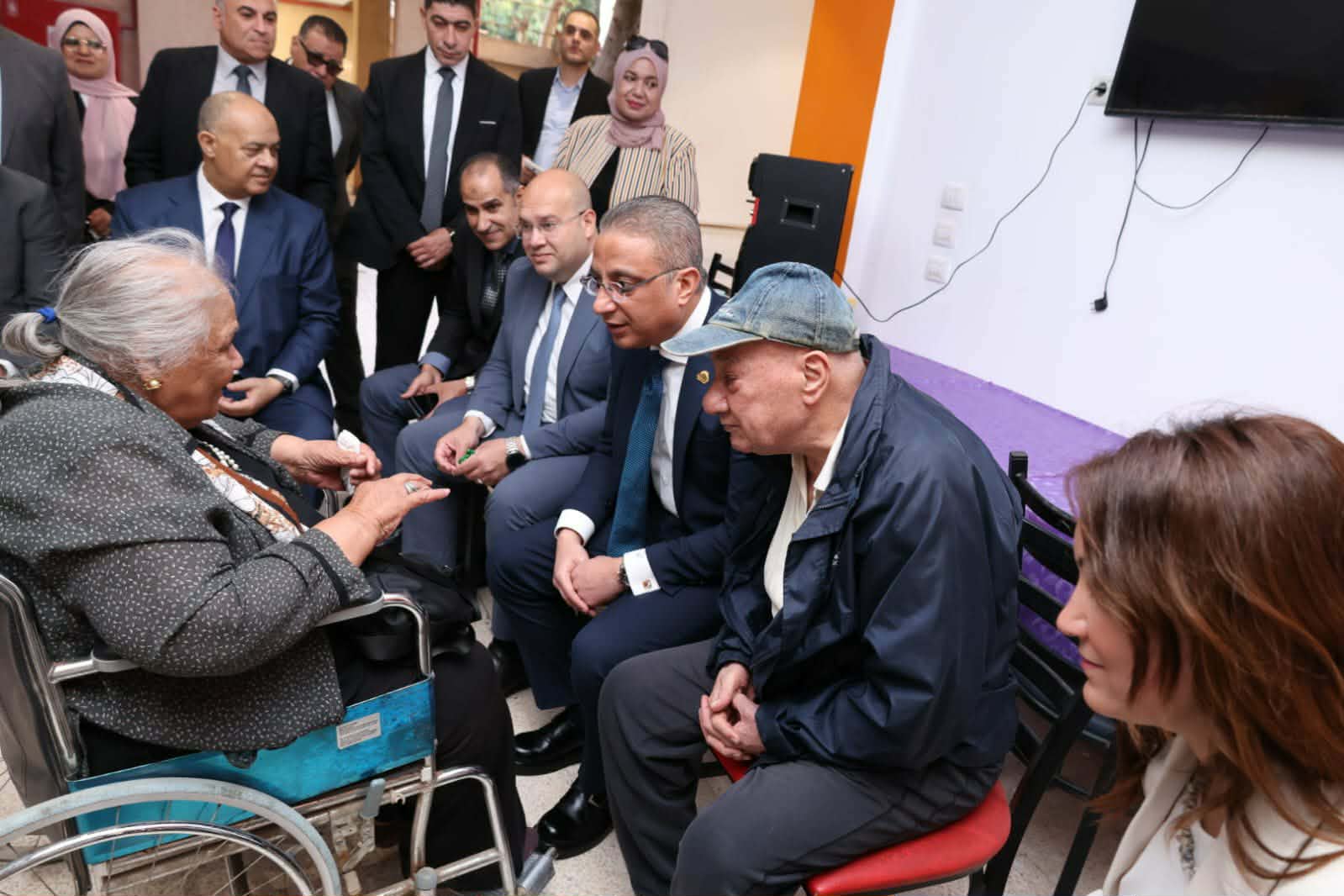 محافظ الجيزة يهنئ نزلاء دار تكريم هدية بركات بعيد الأضحى