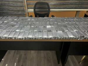 ضبط راكبة حاولت تهريب اكثر من ألفان واربعمائة شريط دواء يستخدم في الاجهاض