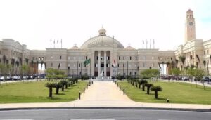 جامعة القاهرة الأهلية: طلاب الصيدلة الإكلينيكية يوظفون الذكاء الاصطناعي لتطوير الرعاية الصحية