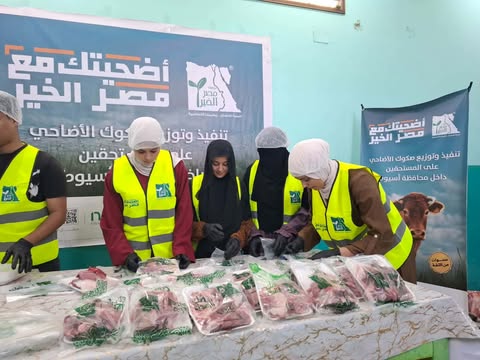في ثاني أيام عيد الأضحى.. ذبح وتوزيع لحوم 42 عجلًا بأسيوط