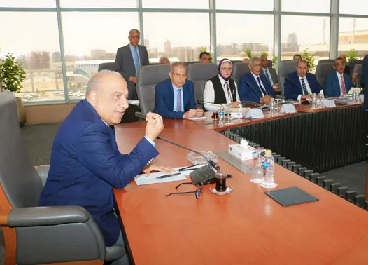 ” عصمت” يجتمع برؤساء شركات الكهرباء لرفع الاستعدادات لمواجهة أحمال الصيف