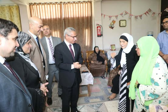 محافظ بني سويف يشارك الأيتام والمسنين فرحة عيد الأضحى