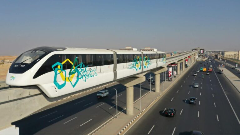 ربط العاصمة الإدارية بالقاهرة الكبرى.. بدء التشغيل التجاري لمونوريل شرق النيل في مصر