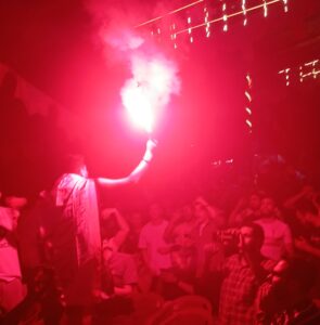 بالشماريخ…إحتفالات جماهير نادي الزمالك في المحلة بعد الفوز ببطولة الدوري 