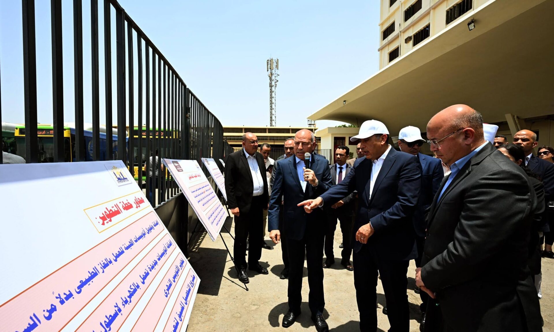 مدبولي يبدأ جولة في عدد من المشروعات بمحافظة القاهرة