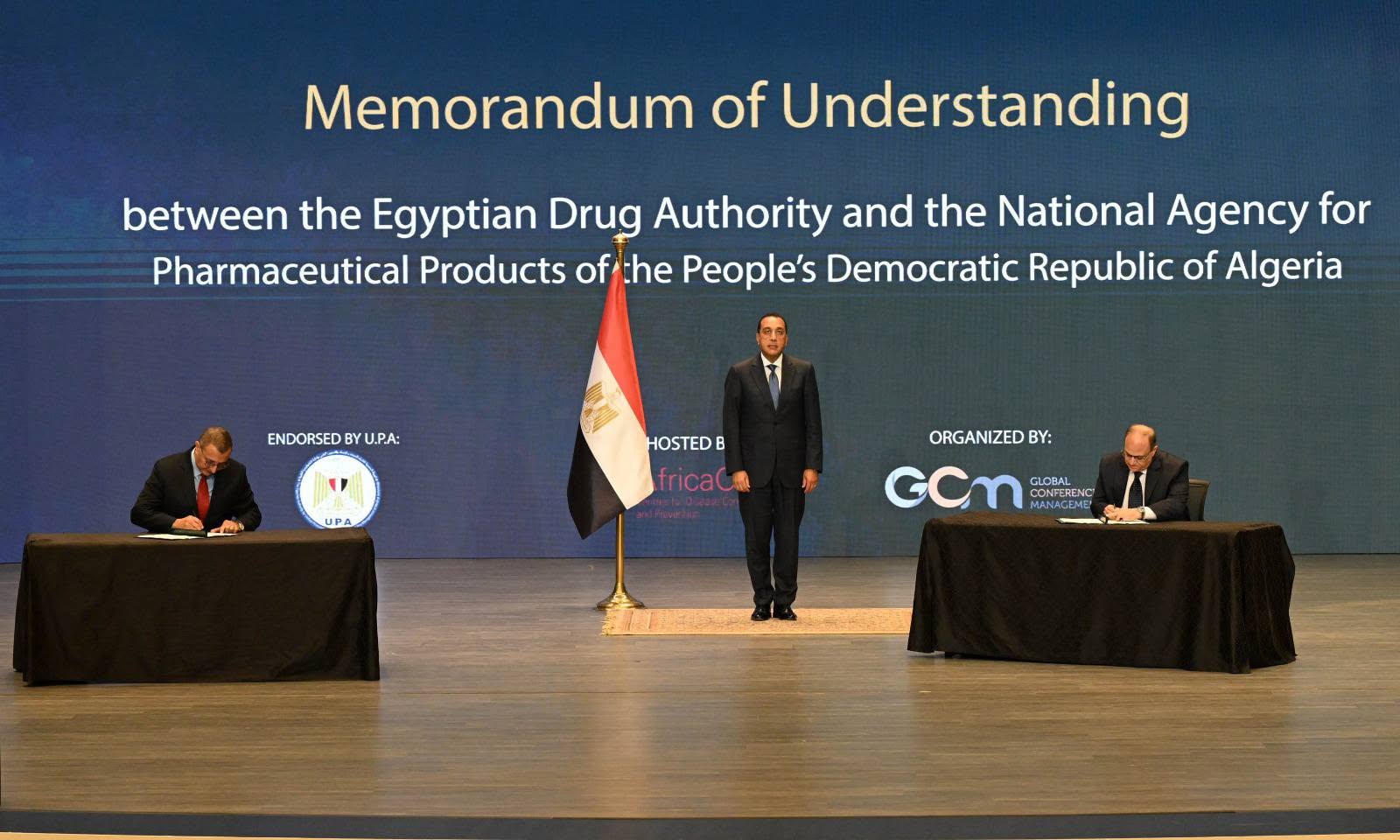 رئيس الوزراء يشهد توقيع 3 مذكرات تفاهم بالمؤتمر الطبي الإفريقي