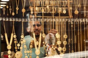 أسعار الذهب اليوم الاثنين 15 يونيو 2026 في مصر.. عيار 21 يرتفع إلى 6255 جنيهًا