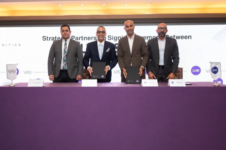 اتفاقية بين WE وVIE Communities لتوفير خدمات الاتصالات الذكية فائقة السرعة بالمشروعات العمرانية