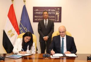 باستثمارات 400 مليون دولار.. وزير الاتصالات يشهد منح «حسن علام» ترخيص إنشاء وتشغيل مراكز بيانات وخدمات سحابية