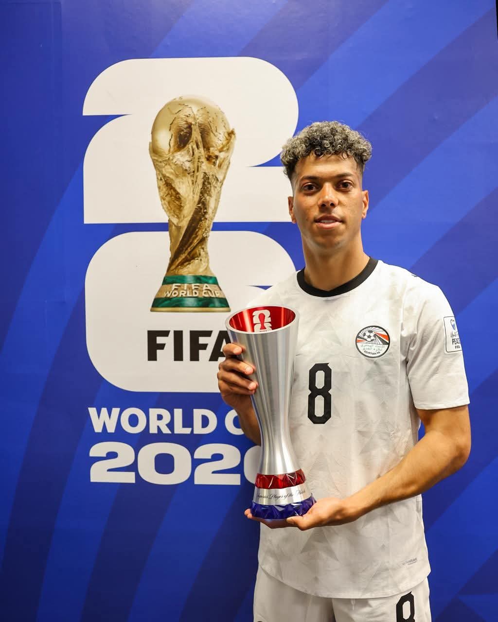 إمام عاشور يحصد جائزة رجل مباراة مصر و بلجيكا 