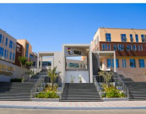 “سيرا للتعليم” تعزز ريادتها بـ36 ألف طالب جامعي وتستعد لإطلاق كلية للسياحة والضيافة بالتعاون مع ألمانيا