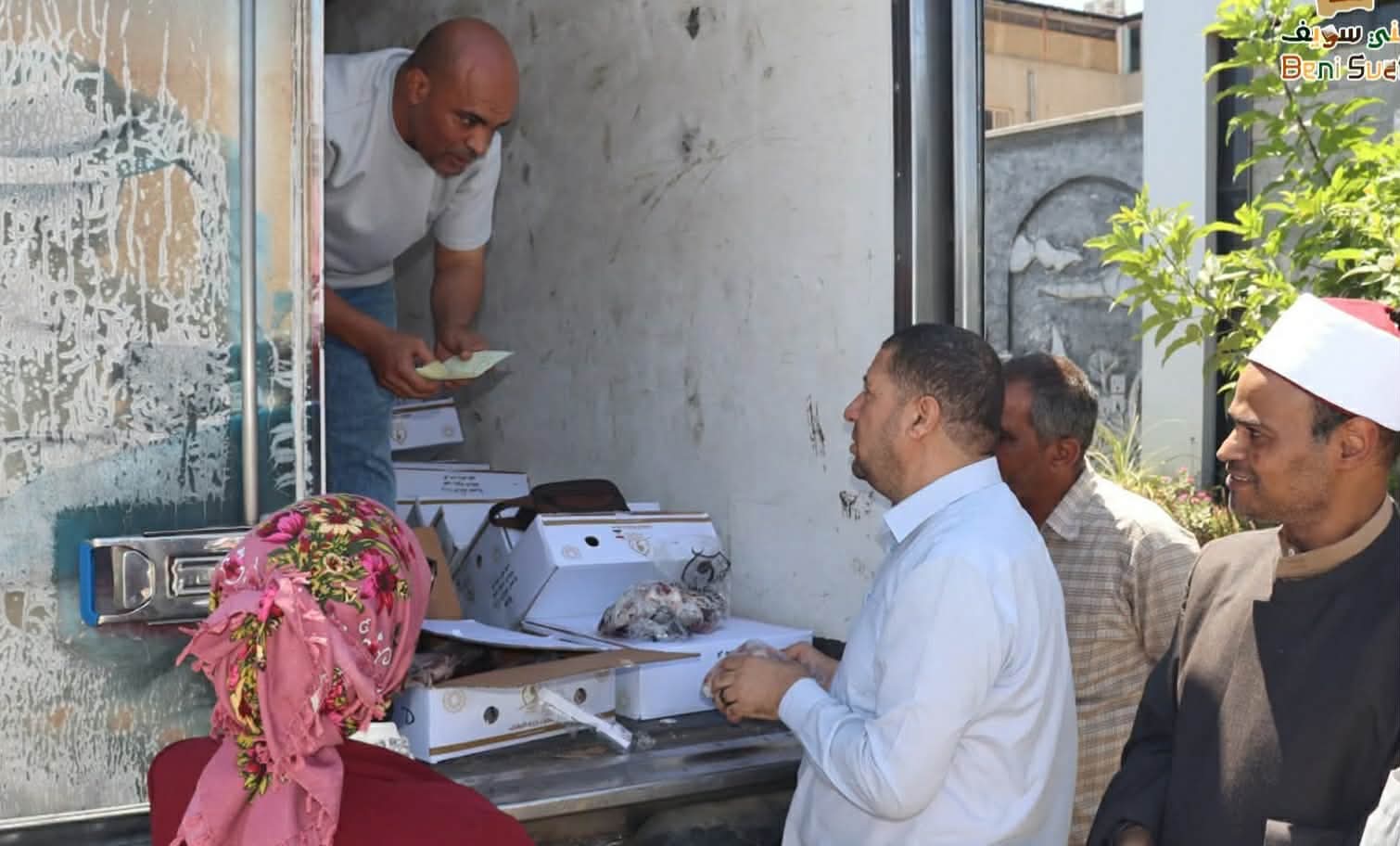 سكرتير عام بني سويف يشهد استلام 3 أطنان لحوم أضاحي الأوقاف لتوزيعها على الأسر الأولى بالرعاية