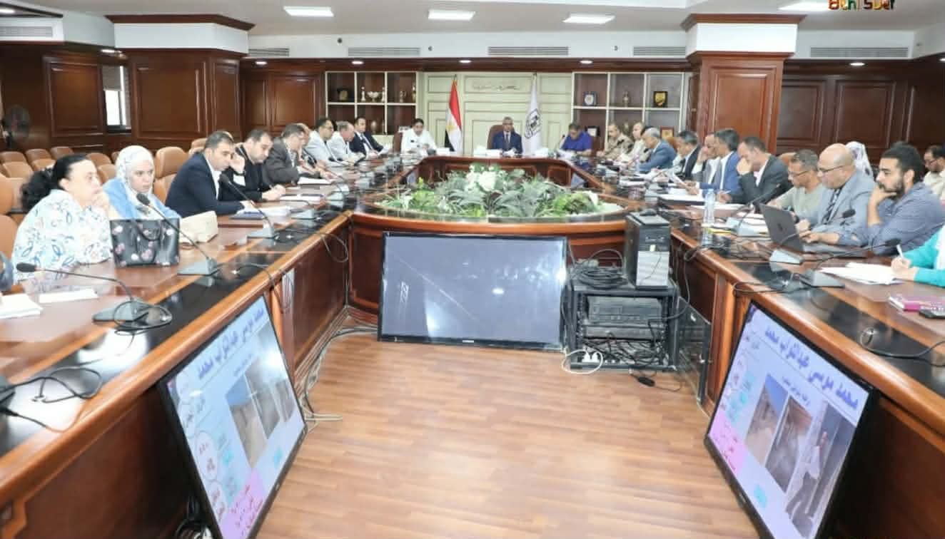 محافظ بني سويف يترأس الاجتماع الدوري للجنة العليا للبت في تقنين أراضي أملاك الدولة