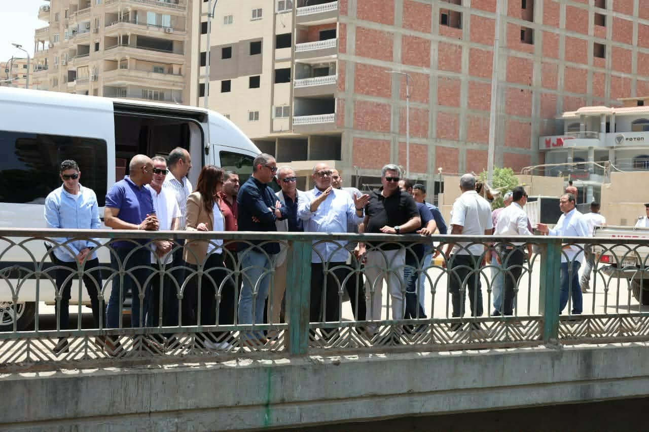 جولة تفقدية لمحافظ الجيزة بطريق المريوطية لمتابعة أعمال التطوير بين كوبرى المنشية وكرداسة