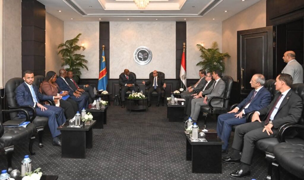 وزير الاستثمار ونائب رئيس الوزراء الكونغولي يبحثان تعزيز الشراكة الاقتصادية وفتح آفاق جديدة للاستثمار