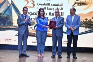 وزيرة الثقافة ومحافظ المنيا يفتتحان ملتقى أدباء وسط الصعيد