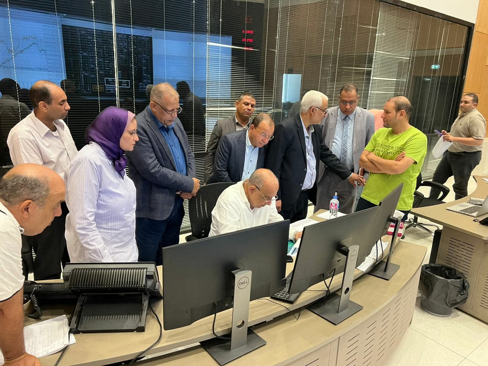 وزير الكهرباء يتابع سير العمل فى المركز القومي للتحكم في الطاقة
