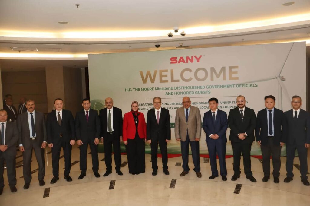 وزير الكهرباء يشهد بدء العمل بأول مصنع لتوربينات الرياح