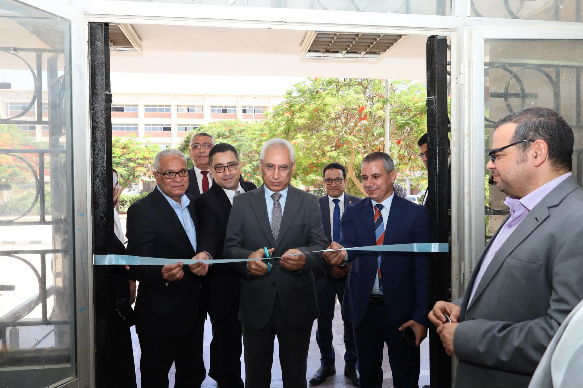 رئيس جامعة المنيا يفتتح الملتقى الثالث للتوظيف ومعرض مشروعات التخرج بكلية الحاسبات والمعلومات