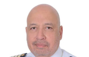 الطيار أحمد شنن.. مسيرة مهنية حافلة تقوده إلى قيادة “ريد سي إيرلاينز”