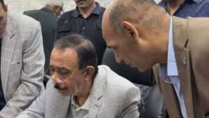 في لفتة إنسانية.. محافظ سوهاج يستجيب لطلب فتاة من ذوي الهمم بلغة الإشارة ويوجه بتوفير مصدر رزق لها