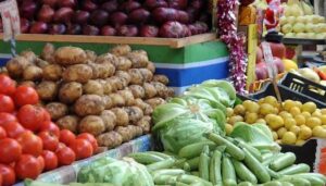 هبوط أسعار الخضروات واستقرار الفاكهة بالأسواق