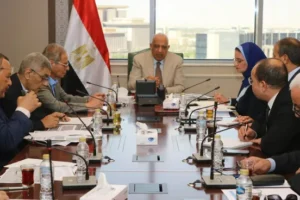 عصمت يجتمع بقيادات التحكم وإنتاج ونقل الكهرباء