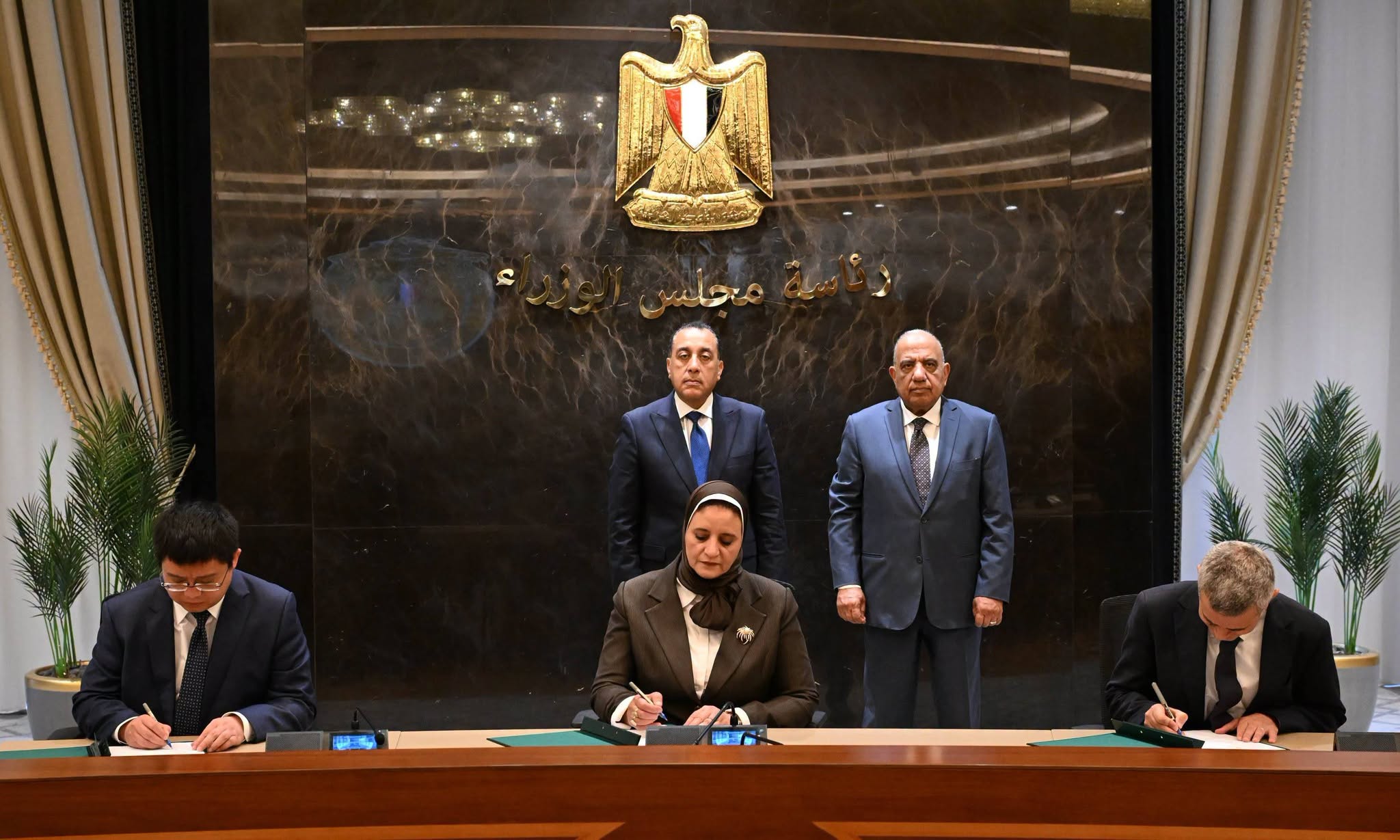 مدبولي يشهد توقيع مذكرة لإنشاء أول مصنع لتوربينات الرياح بخليج السويس