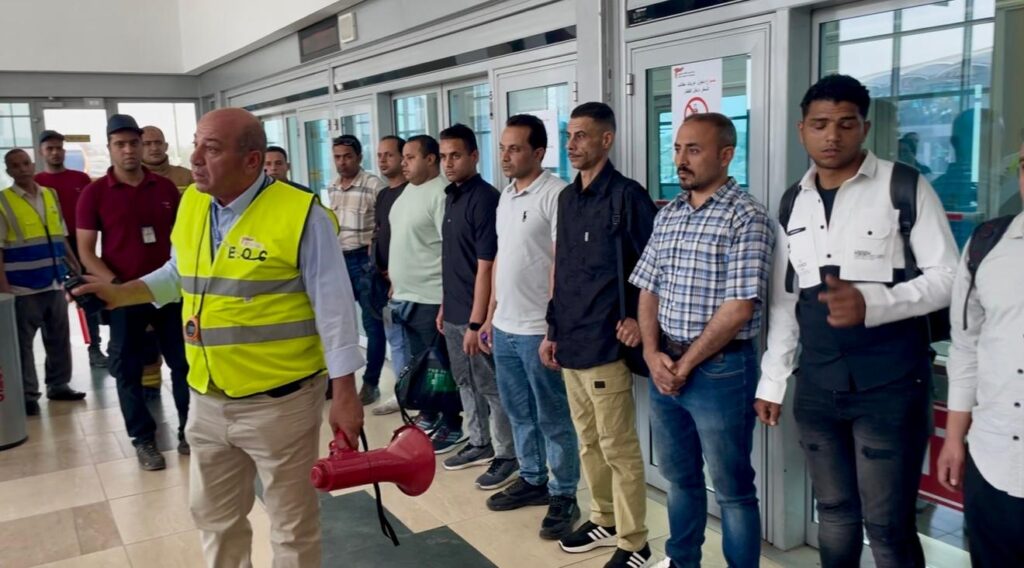 مطار القاهرة الدولي ينفذ تجربة طوارئ جزئية لمحاكاة إخلاء الناقل الآلي إثر عطل فني