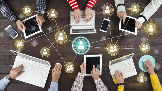 السوشيال ميديا وكشف الحقائق.. كيف تحولت المنصات الرقمية إلى قوة ضغط وتأثير في المجتمع؟